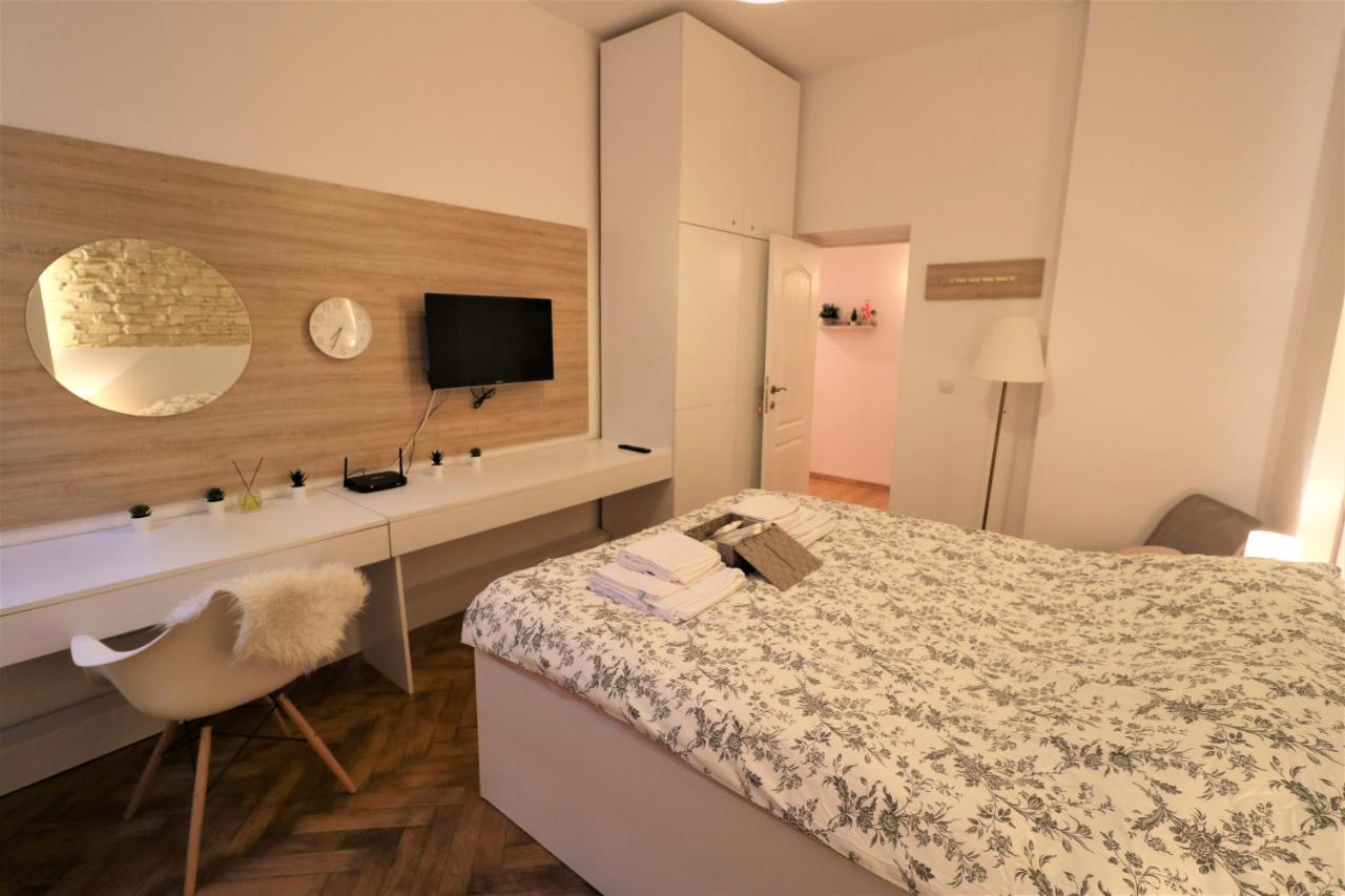 Cozy Old Town Apartment - Free Minibar ブカレスト エクステリア 写真
